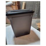 IRIS Premium Airtight Pet Food Storage Container, 42-Pounds, Smoke