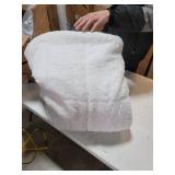 Amazonbasics King Size White and Grey Throw