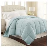 Vilano Springs Premium Quality Over-Sized All-Season Down-Alternative Comforter, Sky Blue, King / California King