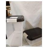 2 PER FOOD STORAGE CONTAINERS W/ LOCK LID & WHEELS / SCOOP