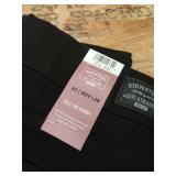 Signature by Levi Strauss & Co. Gold Label Totally Shaping Pull-On Skinny Jeans (Noir) Women
