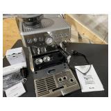 Breville - the Barista Express Espresso Machine with 15 bars of pressure, Milk Frother and intergrated grinder - Stainless Steel - Retails $699.00