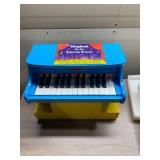 Melissa & Doug Learn-to-Play Piano with 25 Keys and Color-Coded Songbook