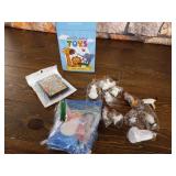 AINOLWAY Polar Animal Sensory Bin Kit, Include 20000 pcs Ocean Sea Water Beads-Emperor Penguin Family Figures and Polar Bear Figurines-Frozen Island-Inflatable Container