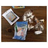 AINOLWAY Polar Animal Sensory Bin Kit, Include 20000 pcs Ocean Sea Water Beads-Emperor Penguin Family Figures and Polar Bear Figurines-Frozen Island-Inflatable Container