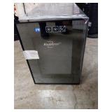 Koolatron WC06 Thermoelectric Wine Cooler 6 Bottle Capacity with Digital Temperature Controls-Vibration-free and Quiet Cooling Power, Black