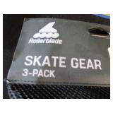 GTRacing floor mat and set of inline skate pads M