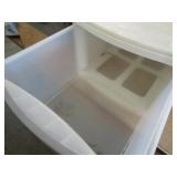 Plastic drawer container