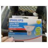 Lot - Miscellaneous items : Mr Coffee carafe, hedge clipper blade, light bulbs and more