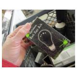 Lot - Miscellaneous items : Mr Coffee carafe, hedge clipper blade, light bulbs and more