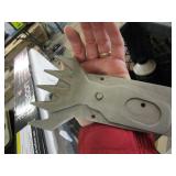 Lot - Miscellaneous items : Mr Coffee carafe, hedge clipper blade, light bulbs and more