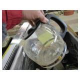 Lot - Miscellaneous items : Mr Coffee carafe, hedge clipper blade, light bulbs and more