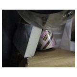 Lot - Miscellaneous items : Mr Coffee carafe, hedge clipper blade, light bulbs and more