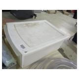 Lot - different size storage tubs