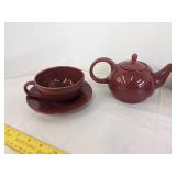 English tea store tea cups & saucer w/tea kettle