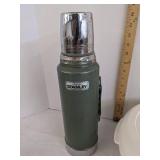 Stanley Aladdin Thermos & Aladdin tempreserve insulated round hot or cold food carrier.