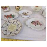 Decorative tea cups & saucers
