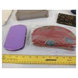 Various handbags/wallets