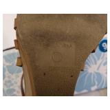 (4) Pairs of sandals 8 1/2 & 9 1/2