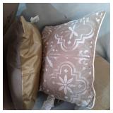 COMFORTER SET W/ 4 THROW PILLOWS, SIZE KING