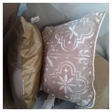 COMFORTER SET W/ 4 THROW PILLOWS, SIZE KING
