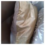 COMFORTER SET W/ 4 THROW PILLOWS, SIZE KING