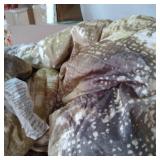 COMFORTER SET W/ 4 THROW PILLOWS, SIZE KING