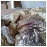 COMFORTER SET W/ 4 THROW PILLOWS, SIZE KING