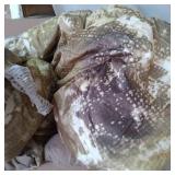 COMFORTER SET W/ 4 THROW PILLOWS, SIZE KING