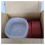 RUBBERMAID FOOD STORAGE CONTAINERS W/ TOP (8)