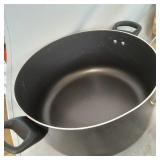 FARBERWARE POT W/ TOP (GENTLY USED)