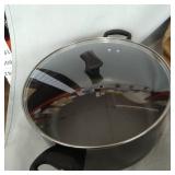 FARBERWARE POT W/ TOP (GENTLY USED)