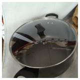 FARBERWARE POT W/ TOP (GENTLY USED)