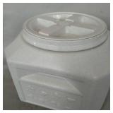 PET FOOD STORAGE SMALL W/ SCOOP