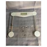 ETEKCITY WEIGHT SKALE (battery operated)