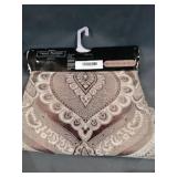 GIANNA TABLE RUNNER 13.25 IN X 72 IN