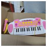 SMALL CHILD (GIRL) KEYBOARD W/ MICROPHONE
