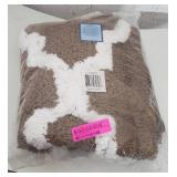 Lavish Home 67-0029-T 24 x 60 in. 100 Percent Cotton Trellis Bathroom Mat - Taupe