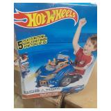 Theo Klein Hot Wheels Interactive Service Car Station/Engine Playset