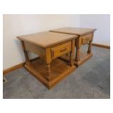 2 Solid Oak End Tables (match lot 102) 19 x 24 x 21