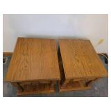 2 Solid Oak End Tables (match lot 102) 19 x 24 x 21