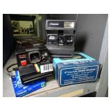 2 Polaroid 600 Instant Classic Camera