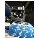 2 Polaroid 600 Instant Classic Camera