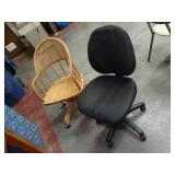 Lot of 2 Chairs
