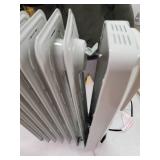 DeLONGHI ComforTemp Oil-Filled Radiator, Off-White, 13 4/5 x 9 1/10 x 25 1/5