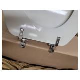 Mayfair Round White Molded Wood Toilet Seat