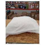 100% polyester king size Amazon Basics comforter