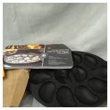 Outset Oyster Grill Pan (GENTLY USED)