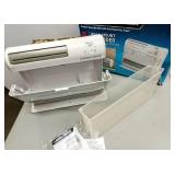 Black & Decker - 6-sheet Hanging, or Standing, Crosscut Paper Shredder - White - Model:BD-HS600 ~ Appears New, Tested