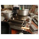 LARGE ASSORTMENT OF BAKEWARE & COOKWARE